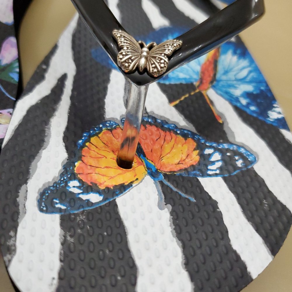 Brighton Black Floral Noir Jardin Mismatched  Flip Flops - Size 10 - Picture 5 of 12